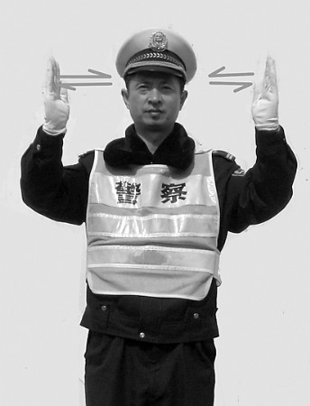 青岛交警10种新手势上岗(组图)