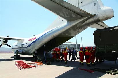 四川救援力量:空军航拍武警挺入 直升机出动 四川救援力量:空军航拍武警挺入 直升机出动