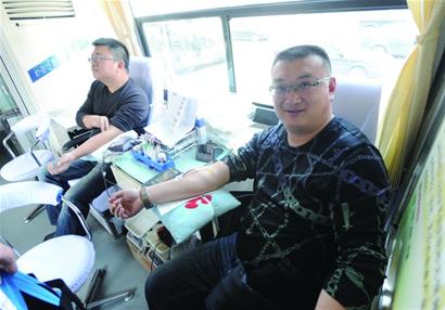 青岛昨向灾区捐款1148万 寄雅安包裹免费