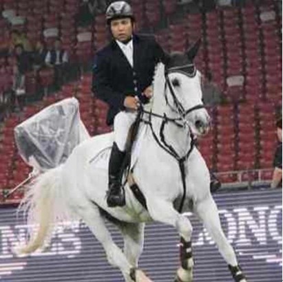 青岛骑手肖克马术大师赛夺第3 骑白马帅气逼人 青岛骑手肖克马术大师赛夺第3 骑白马帅气逼人