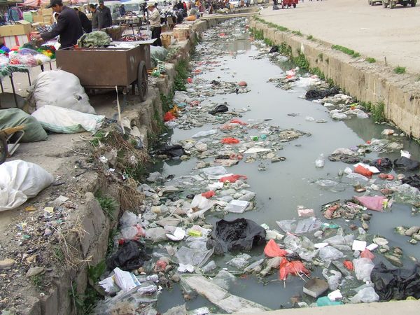 实拍史上最脏的河 你能相信这是青岛