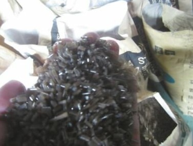 发泡餐具生产卫生状况堪忧 好料废料掺着用