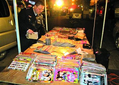 四大名著2元1本看了让人吐 展销会卖盗版赚翻