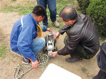 市民举报排污口 机器人上阵潜水探渗漏点