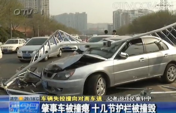 车辆失控撞向护栏 车辆失控撞向护栏