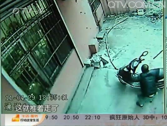 淡定哥偷车监控记录全过程 店员不知车是老板的