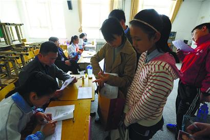 考特长生学生抱半米高证书报名