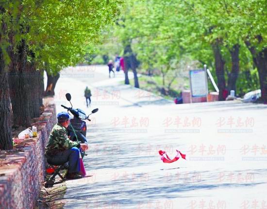 小珠山拦路强收停车费