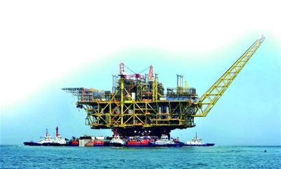 亚洲最大深海油气平台青岛起航赴南海 亚洲最大深海油气平台青岛起航赴南海