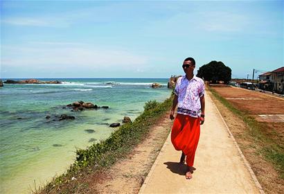 青岛小伙放弃北大博士赤脚走世界 走遍欧美亚