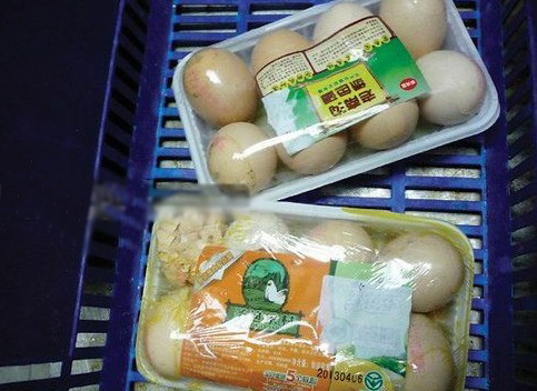 沃尔玛面包房员工自曝 发臭长虫鸡蛋制作糕点