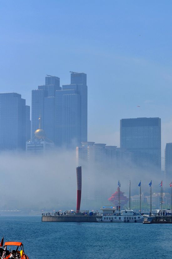 岛城现平流雾奇观