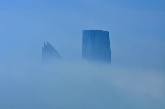 岛城现平流雾奇观