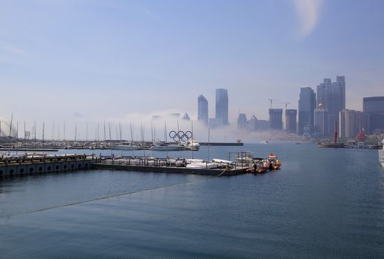 岛城现平流雾奇观