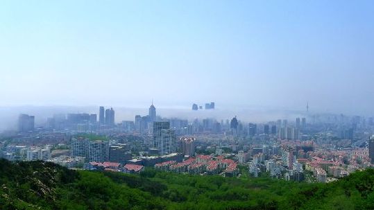 青岛出现平流雾天气