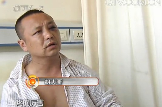 大货司机逛超市遭彪形大汉暴打 眼神无辜