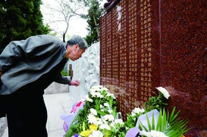 青岛器官捐献者长眠地:纪念墙讲述感人故事