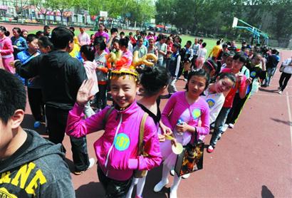 青岛春季高考有考场半数缺考 竟有考生不带笔 青岛春季高考有考场半数缺考 竟有考生不带笔