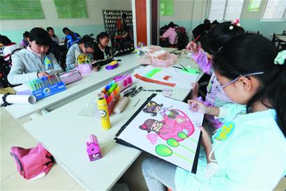 青岛春季高考有考场半数缺考 竟有考生不带笔 青岛春季高考有考场半数缺考 竟有考生不带笔