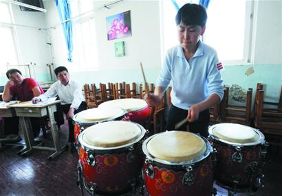 青岛春季高考有考场半数缺考 竟有考生不带笔 青岛春季高考有考场半数缺考 竟有考生不带笔