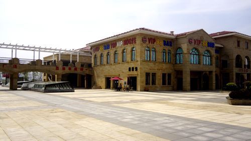 唐岛湾步行街落成三年依旧上演空城计