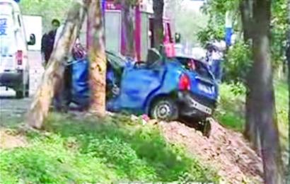 QQ超速失控横冲直撞拔泥墩 瞬间变废铁殒两命