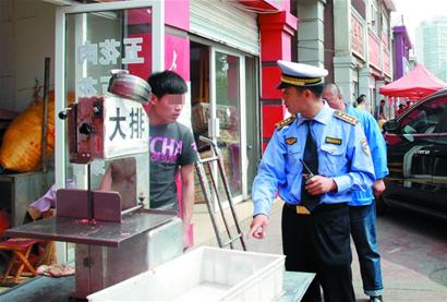 抚顺路市场周边区域整治 严查商户跨门经营 抚顺路市场周边区域整治 严查商户跨门经营