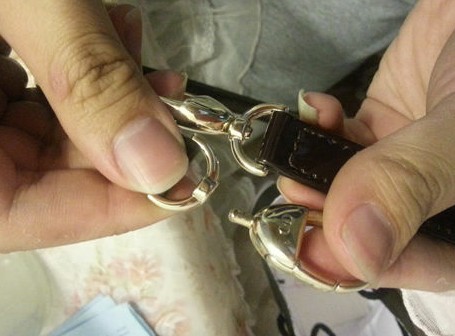 3600美元Dior包用三次就断带 消费者很受伤