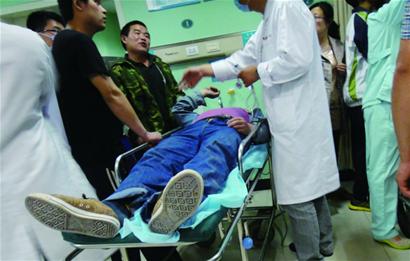 一碟炒蚕蛹放倒壮汉 春夏尝鲜要小心中毒