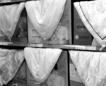 化学纤维冒充桑蚕丝 蚕丝被变成“掺丝被”