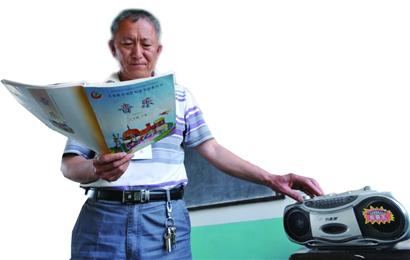 农村小学文体教育堪忧 钢琴成摆设无人会弹 农村小学文体教育堪忧 钢琴成摆设无人会弹
