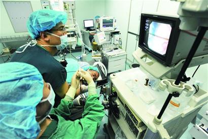 卫生局:尽量避免在蜱类栖息地长时间坐卧 卫生局:尽量避免在蜱类栖息地长时间坐卧