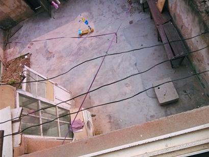 大学生莱芜一路会网友被强留 情急下跳楼 大学生莱芜一路会网友被强留 情急下跳楼