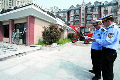 过期售楼处耍赖未拆除 执法部门联动处置 过期售楼处耍赖未拆除 执法部门联动处置