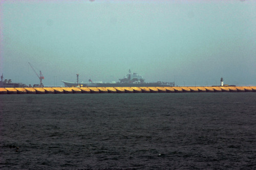 男子在青岛某军港偷拍时被抓 军地联手防范泄密 男子在青岛某军港偷拍时被抓 军地联手防范泄密