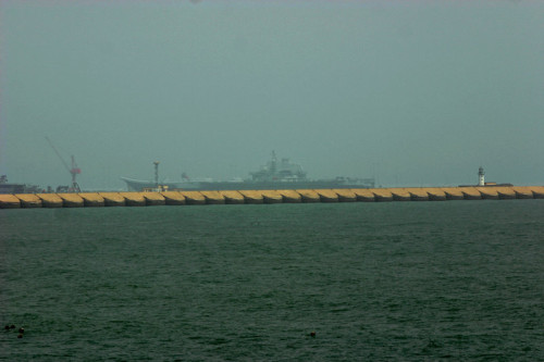 男子在青岛某军港偷拍时被抓 军地联手防范泄密