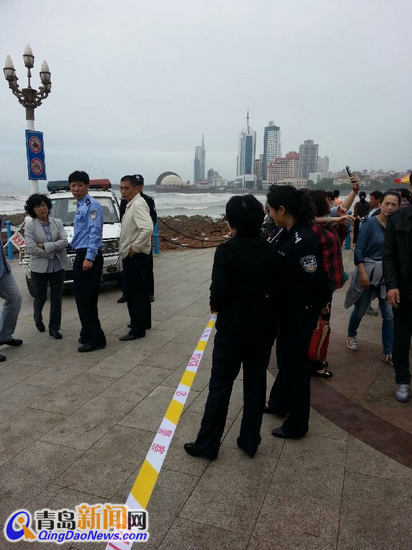 独家：前海栈桥不堪暴风雨侵袭塌陷