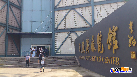 “聚焦美丽山东——第九届中国网络媒体山东行”南线采访团走进日照港。