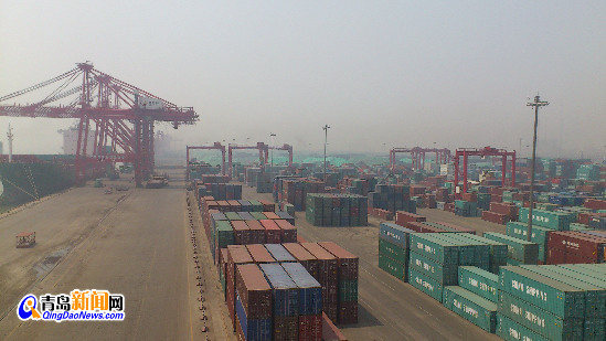 遍地集装箱的日照港在今年只用了114天吞吐量就突破1亿吨