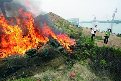 渔政查获44艘偷腥船 一船主被重罚10万元 渔政查获44艘偷腥船 一船主被重罚10万元