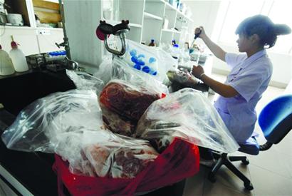 食品检测过程揭秘:猪肉粉身碎骨验明正身