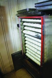 鑫海酒楼卫生不达标被查 消毒柜来蒸馒头