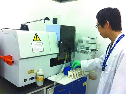 揭秘食品检测:蛤蜊查重金属 奶验蛋白质