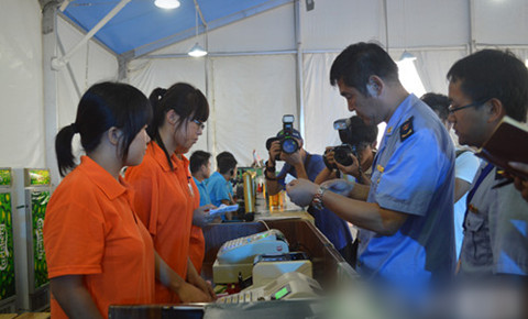 青岛啤酒节各大啤酒篷遇突击检查 暂无违规