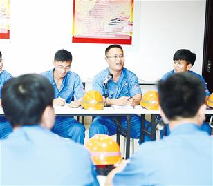 青岛港工人多次刷新世界纪录 梦想照进现实 青岛港工人多次刷新世界纪录 梦想照进现实