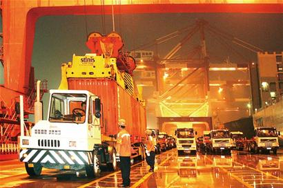 青岛港工人多次刷新世界纪录 梦想照进现实 青岛港工人多次刷新世界纪录 梦想照进现实