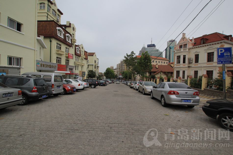 浙江路教堂广场改造完毕 新人拍照忙