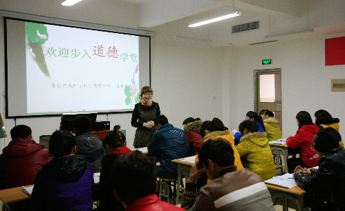 感恩教师节：道德教师自编教材讲解责任