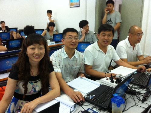 感恩教师节：道德教师自编教材讲解责任