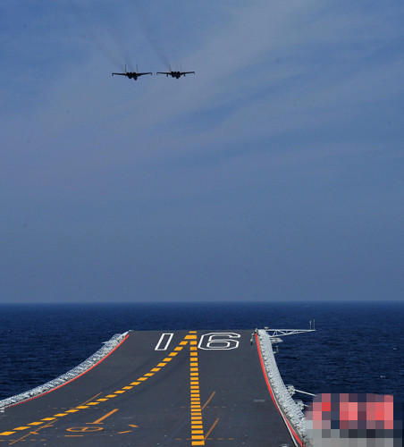 成功实现了复杂气象条件下短时连续起飞回收多型多架舰载机作业任务。摸清了多机种、多任务交叉进行的组织规律。舰载机驻舰飞行指挥流程得到进一步优化，飞行甲板作业流程得到充分验证。